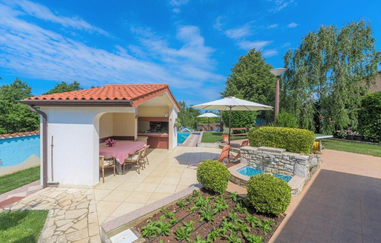 Villa Anita With Common Pool Vrvari Экстерьер фото