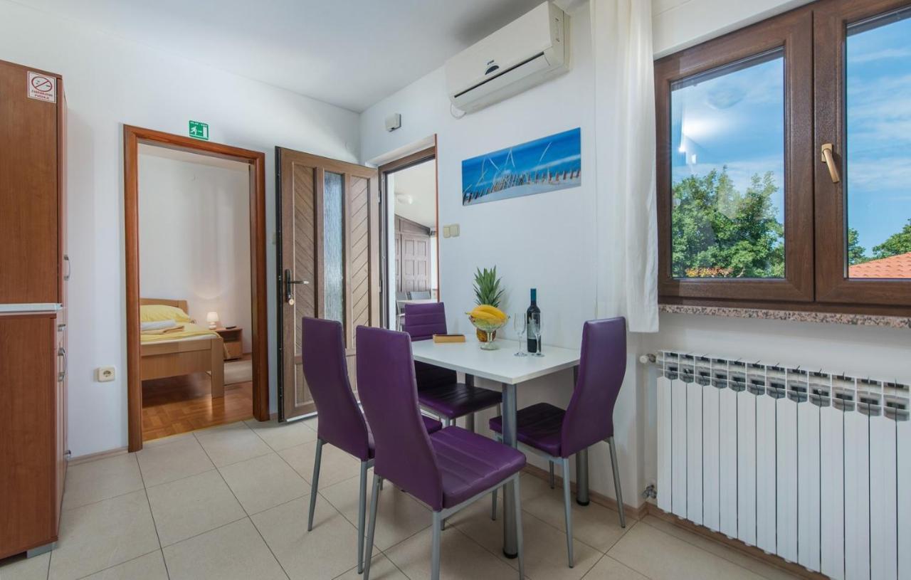 Villa Anita With Common Pool Vrvari Экстерьер фото
