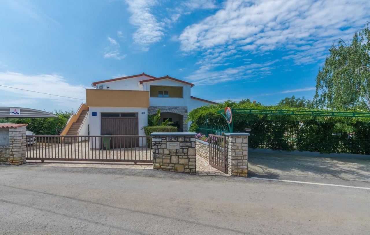 Villa Anita With Common Pool Vrvari Экстерьер фото