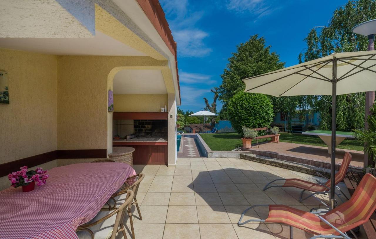 Villa Anita With Common Pool Vrvari Экстерьер фото