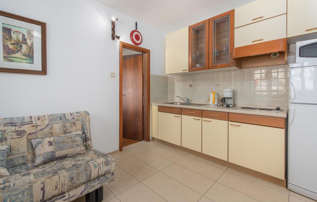 Villa Anita With Common Pool Vrvari Экстерьер фото