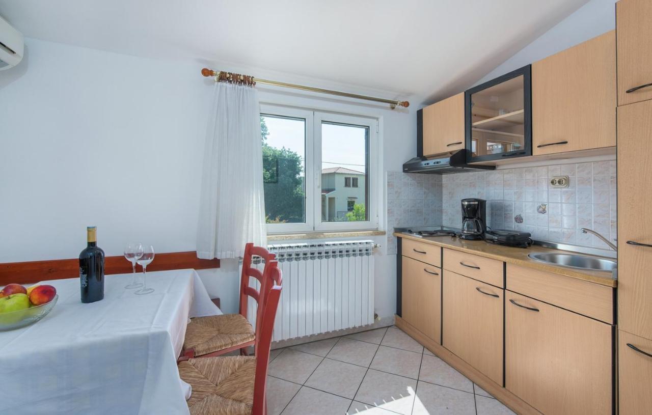 Villa Anita With Common Pool Vrvari Экстерьер фото