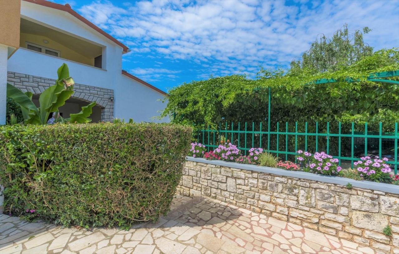 Villa Anita With Common Pool Vrvari Экстерьер фото