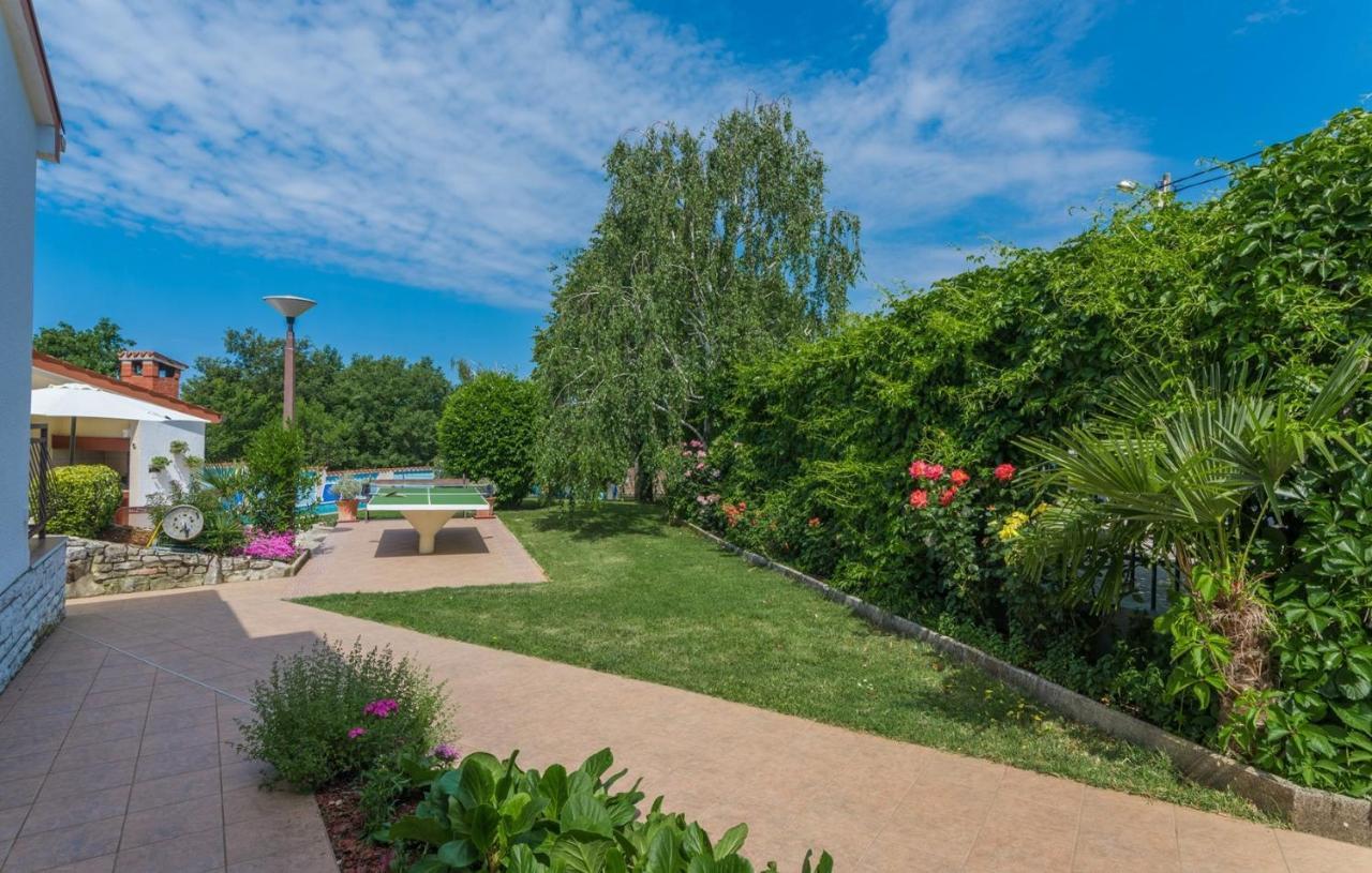 Villa Anita With Common Pool Vrvari Экстерьер фото