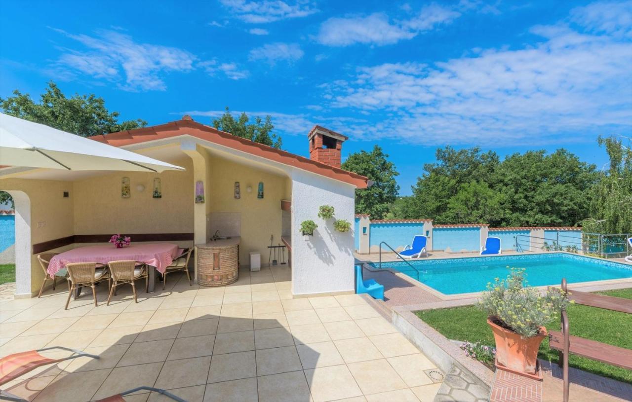 Villa Anita With Common Pool Vrvari Экстерьер фото
