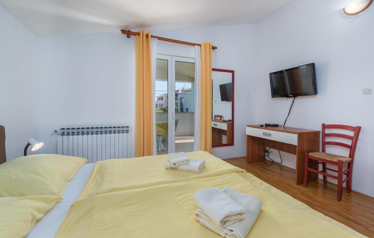 Villa Anita With Common Pool Vrvari Экстерьер фото