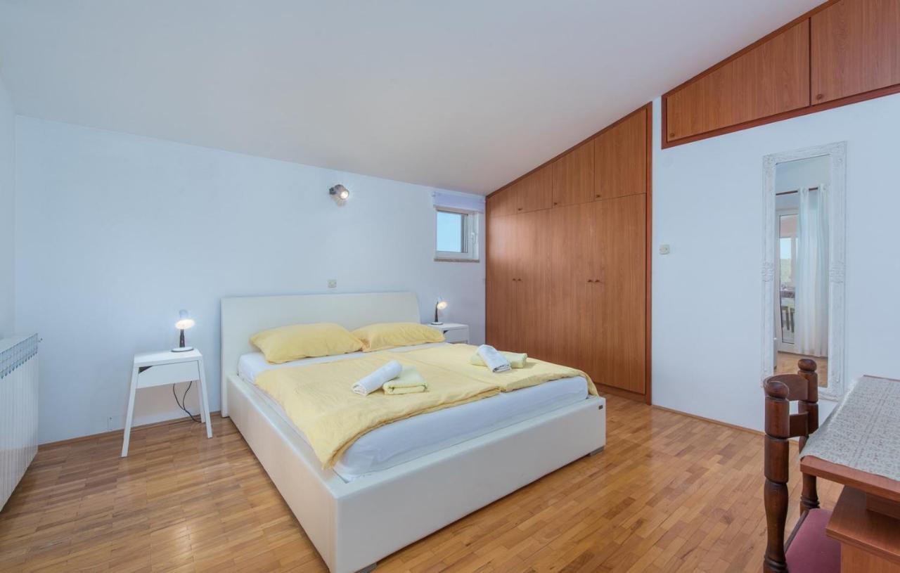 Villa Anita With Common Pool Vrvari Экстерьер фото