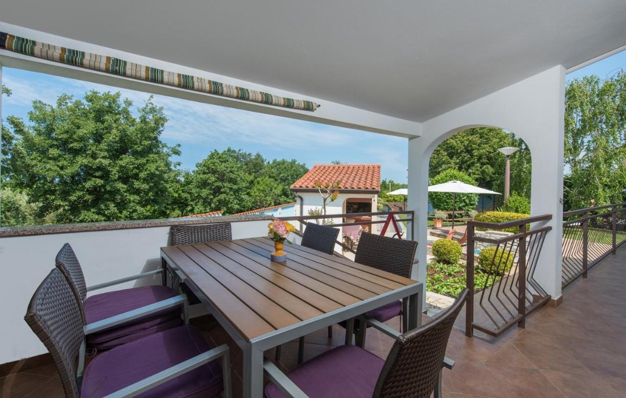 Villa Anita With Common Pool Vrvari Экстерьер фото
