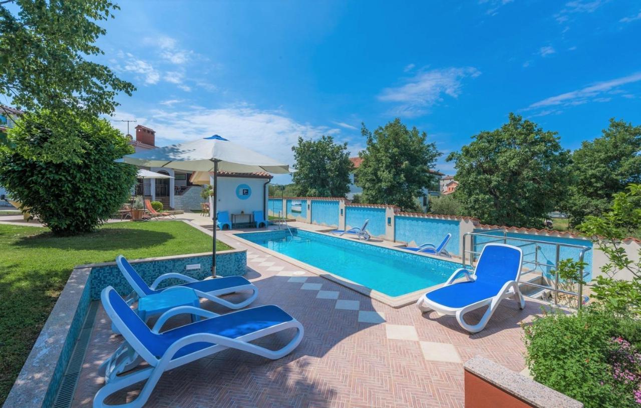 Villa Anita With Common Pool Vrvari Экстерьер фото
