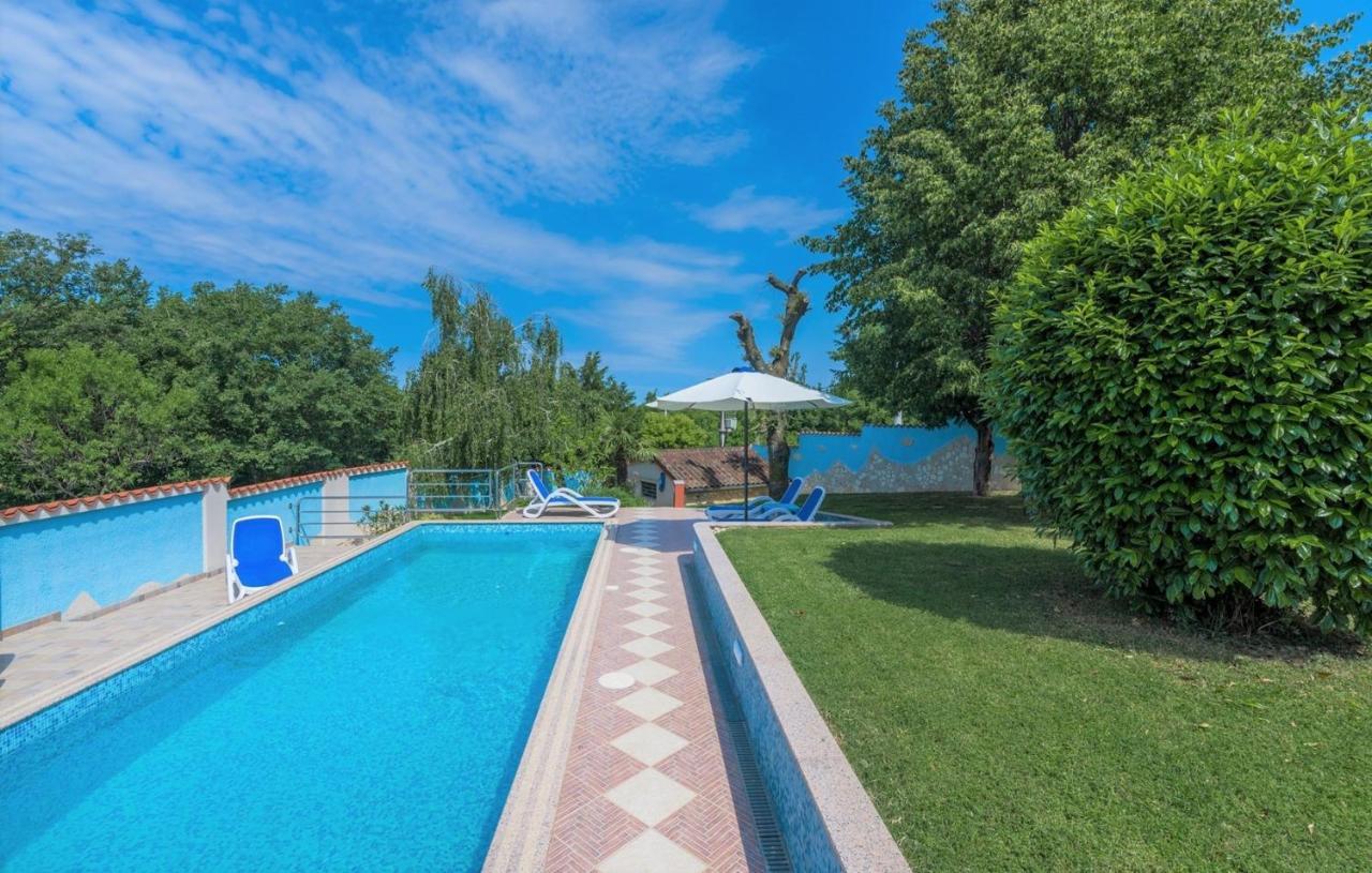 Villa Anita With Common Pool Vrvari Экстерьер фото